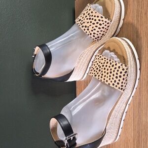 Dolce Vita Wedge Sandals Size 8